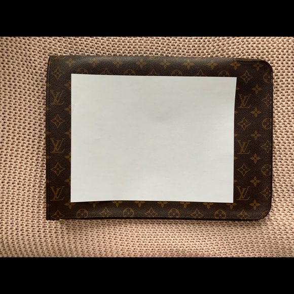 Louis Vuitton portfolio - Picture 6 of 8